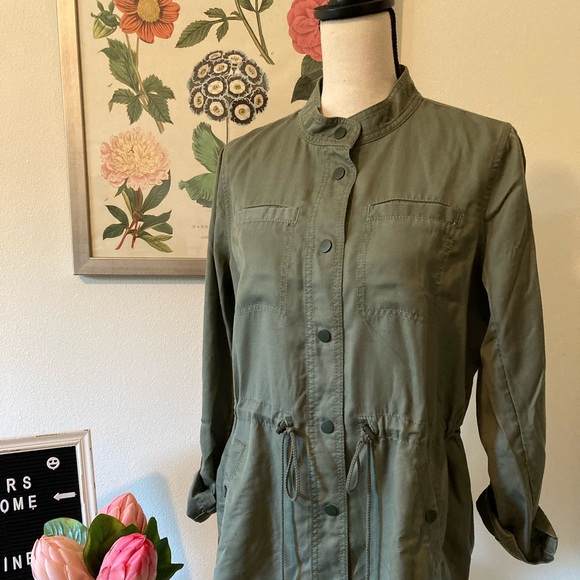 Modern Drawstring Utility Jacket - Picture 10 of 16